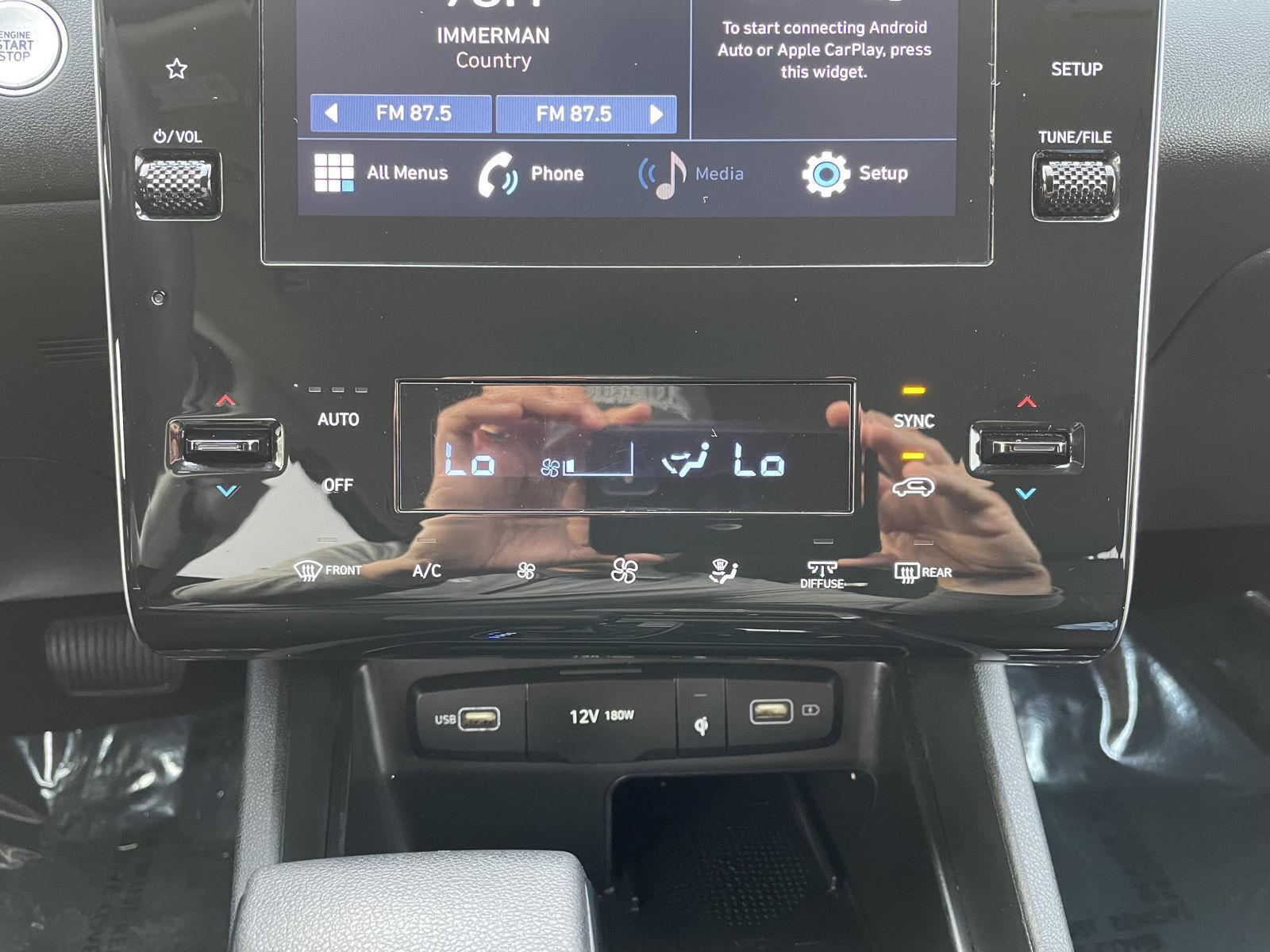 Vehicle photo 23