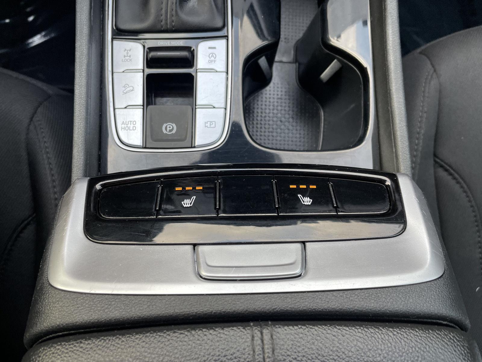 Vehicle photo 24