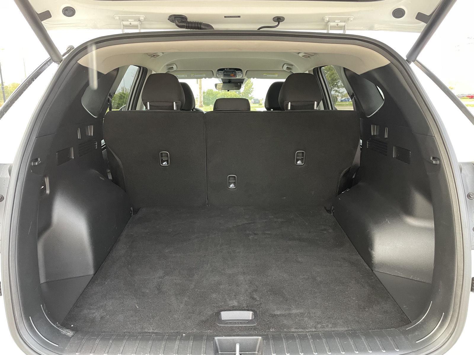 Vehicle photo 32