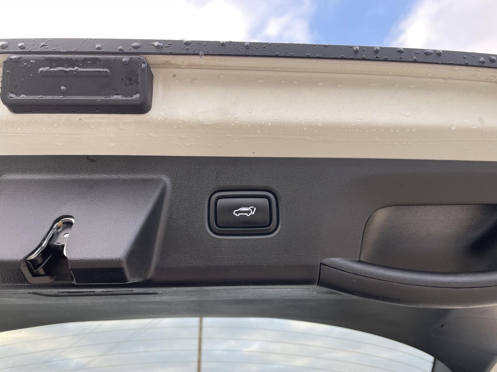 Vehicle photo 33