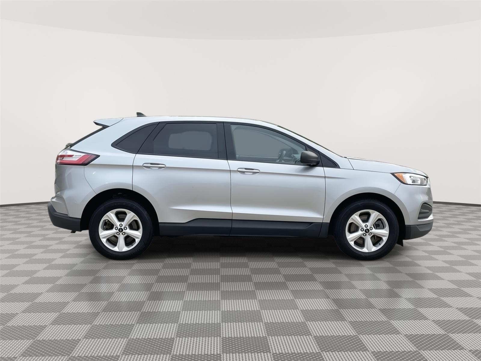 Vehicle photo 6