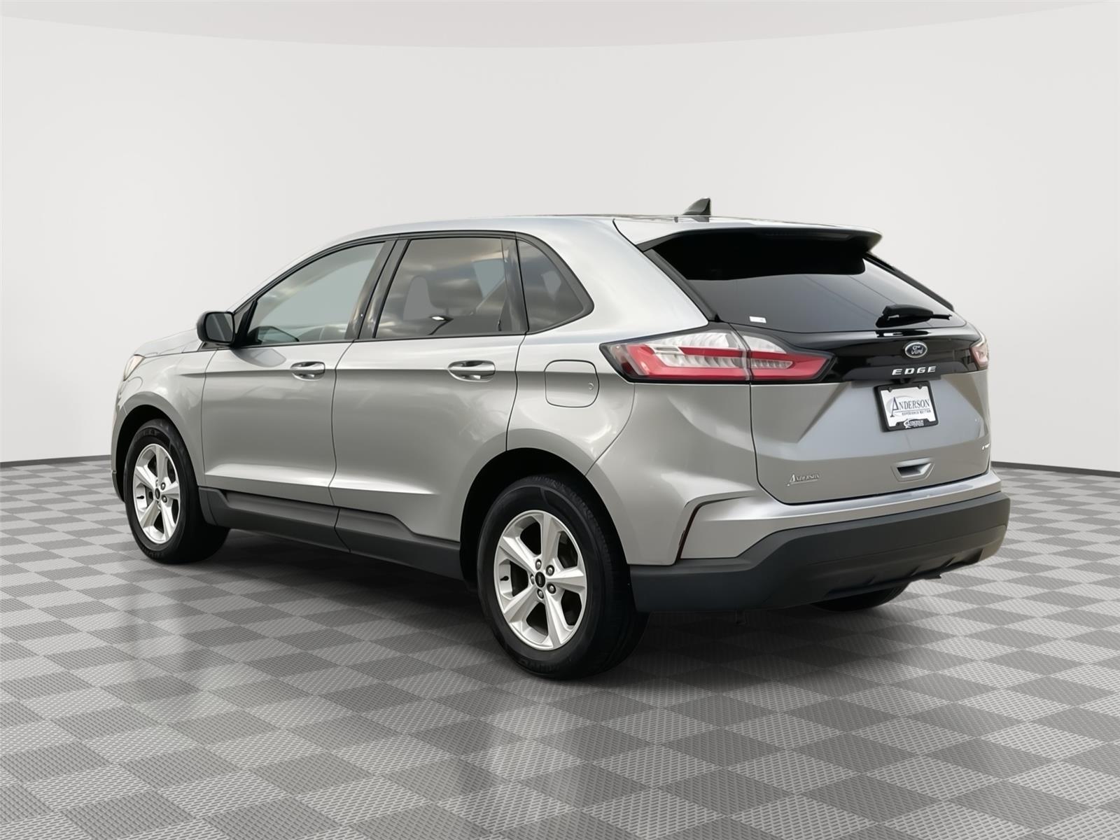 Vehicle photo 9