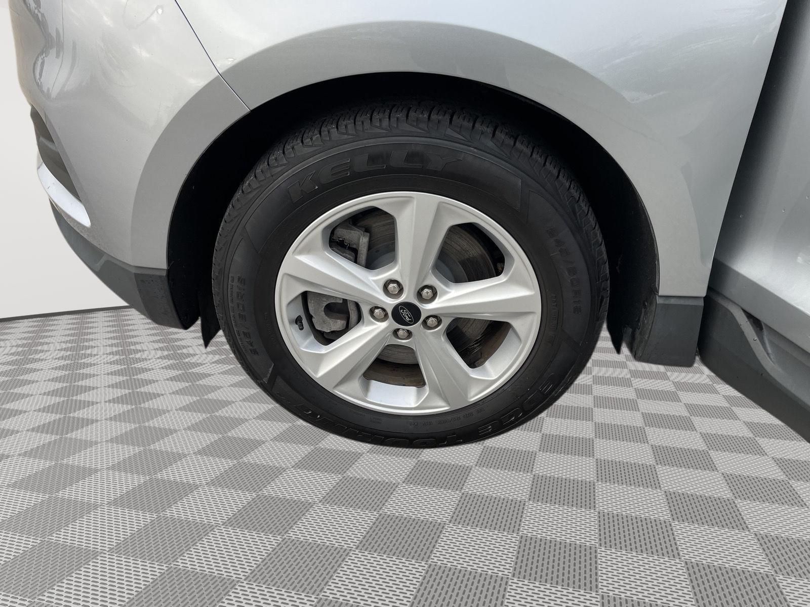 Vehicle photo 10