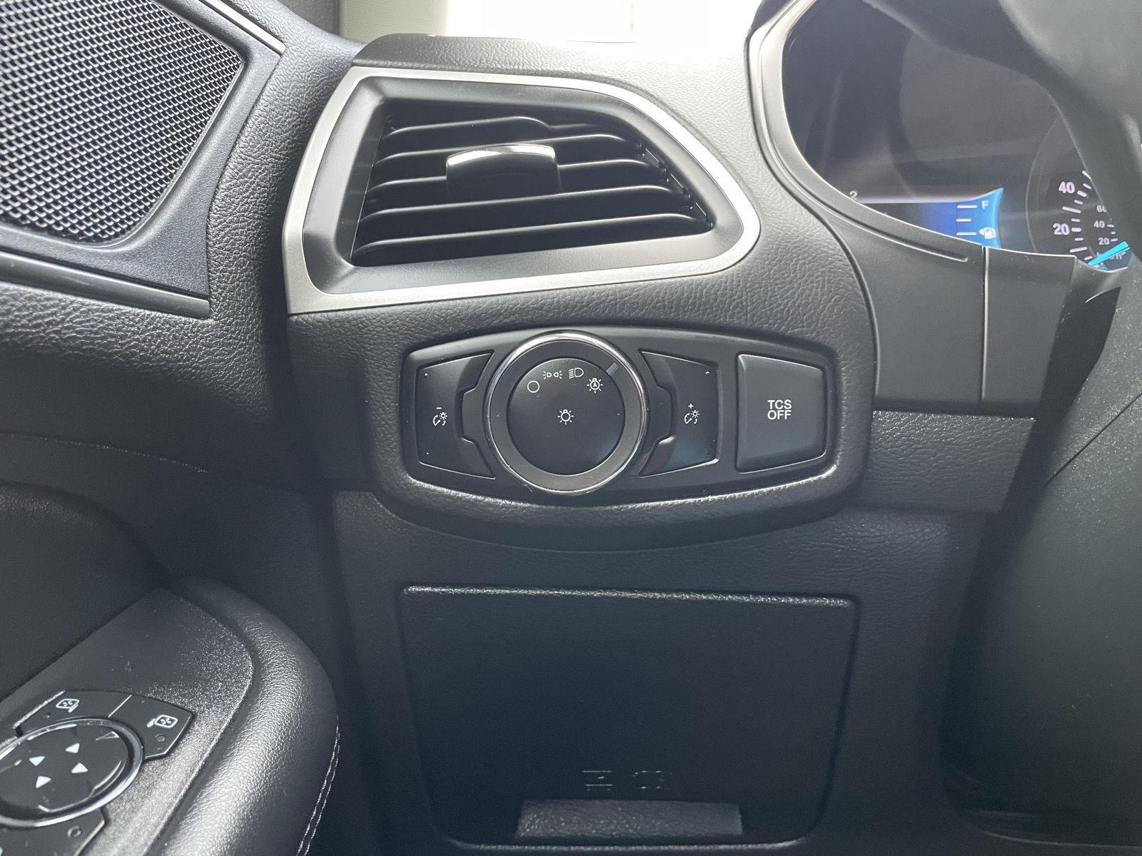 Vehicle photo 14