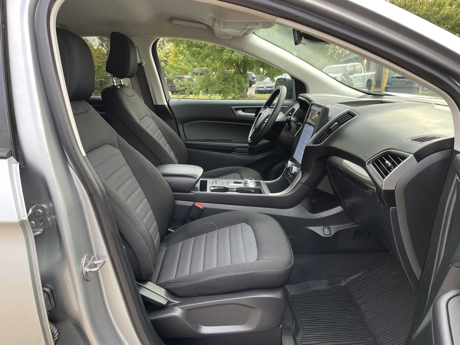 Vehicle photo 17
