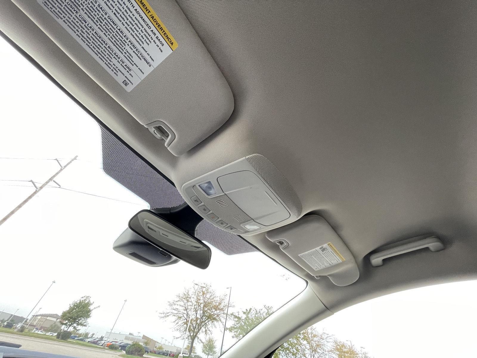 Vehicle photo 19