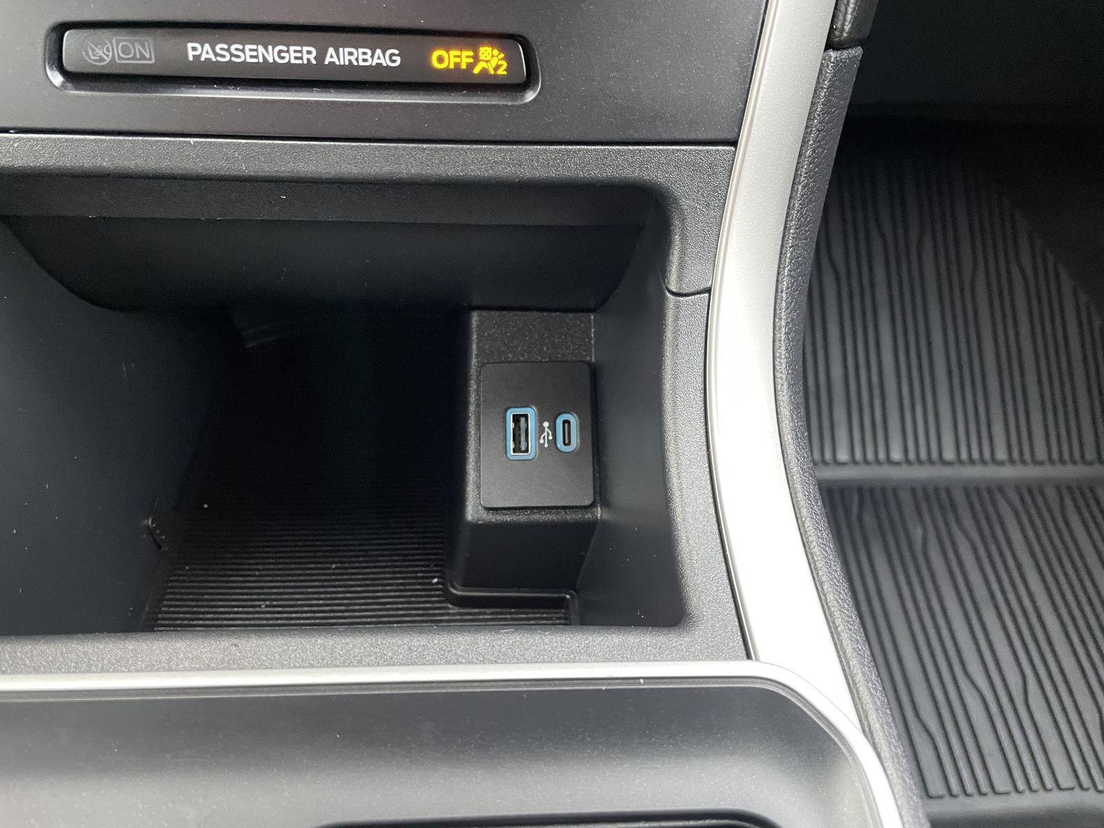 Vehicle photo 24