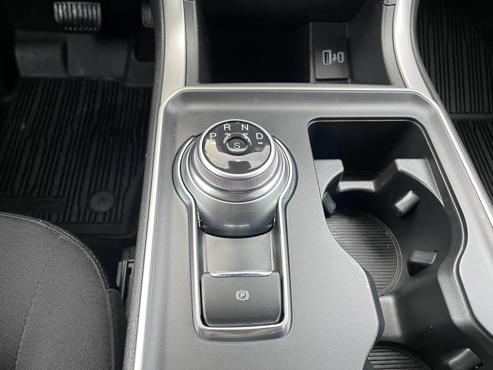 Vehicle photo 26