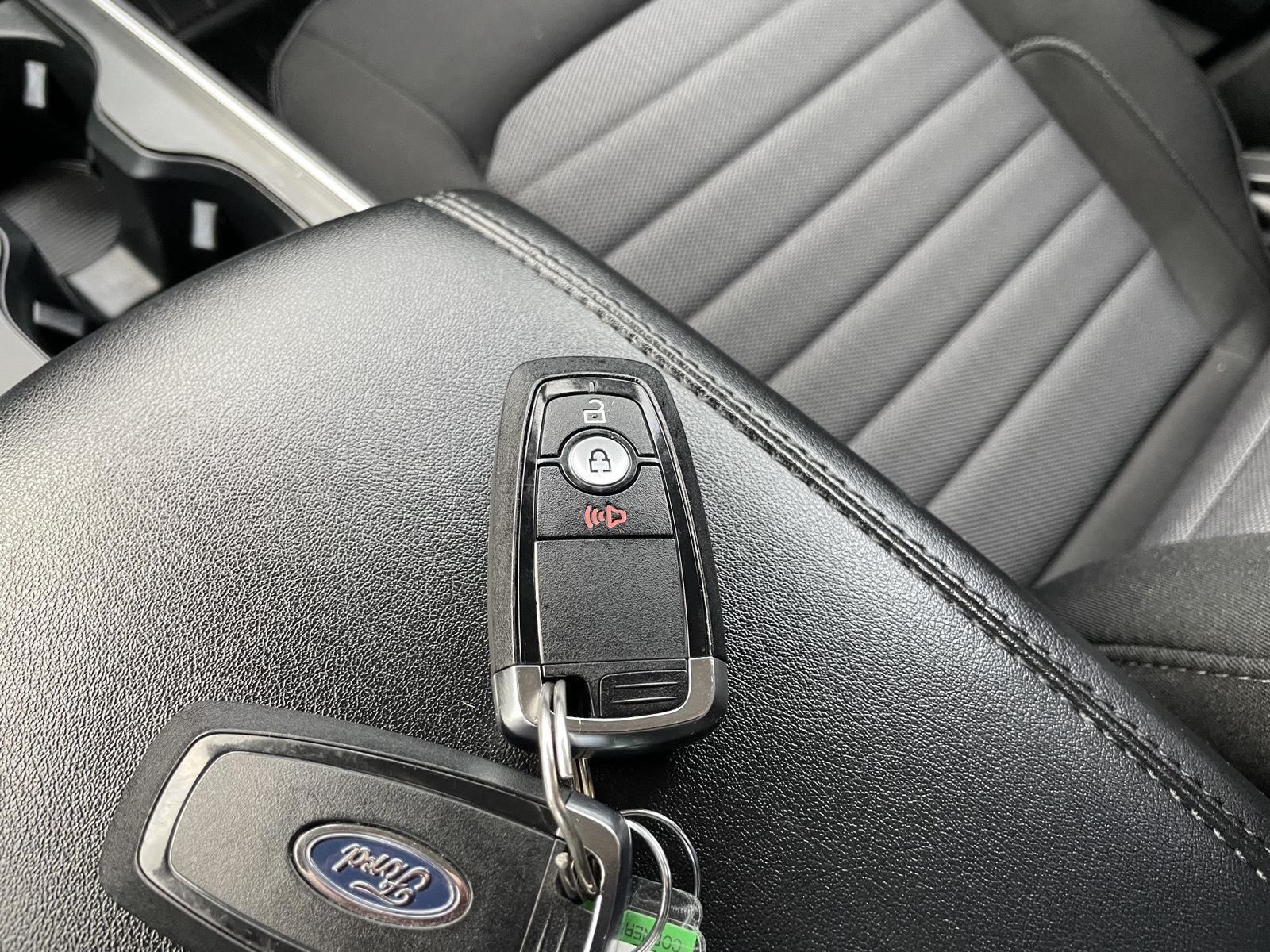 Vehicle photo 33