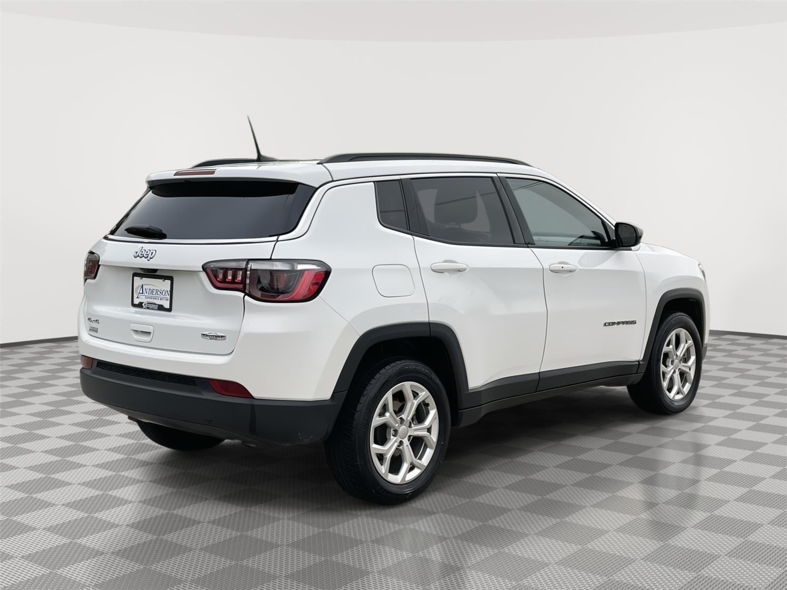 Vehicle photo 7