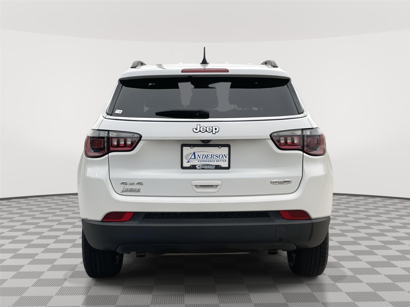 Vehicle photo 8