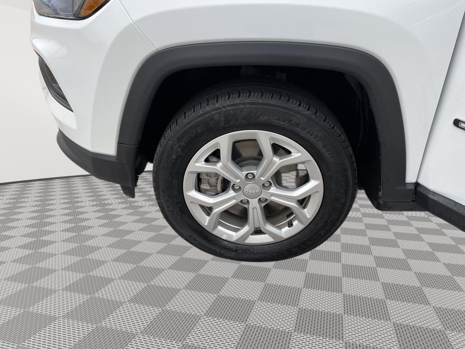 Vehicle photo 10