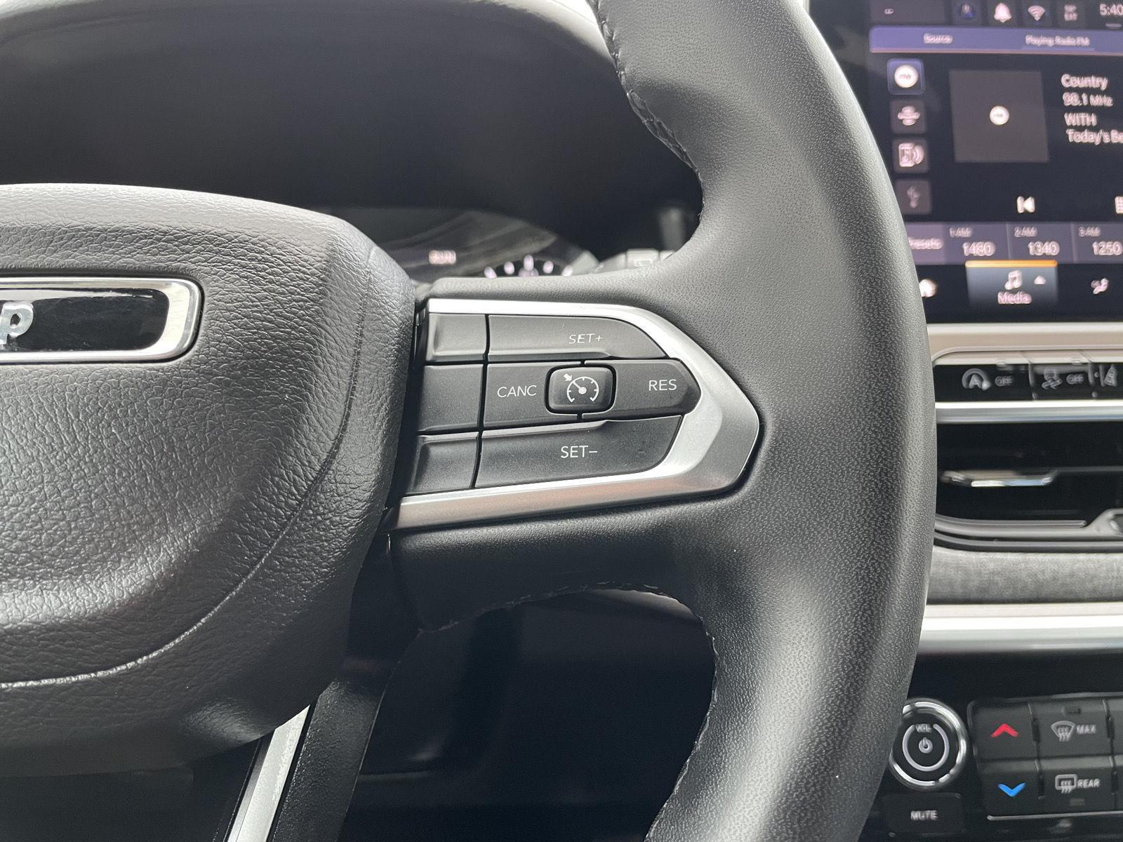Vehicle photo 14
