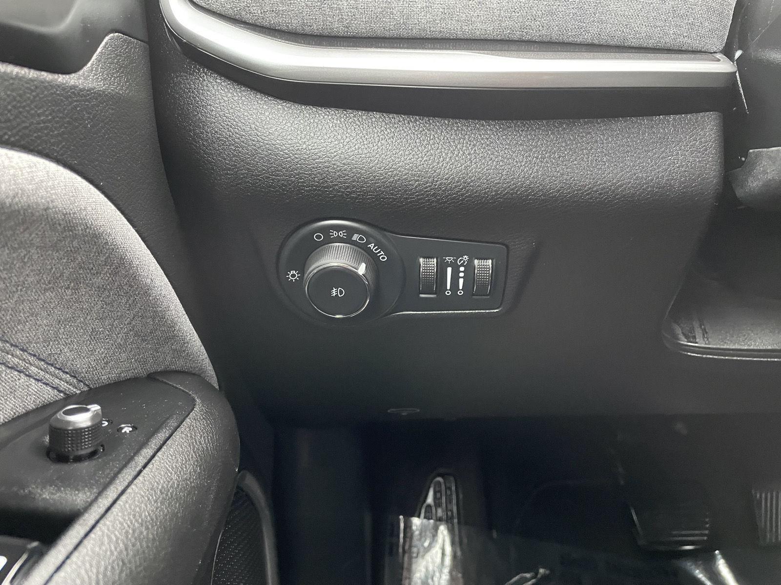 Vehicle photo 16
