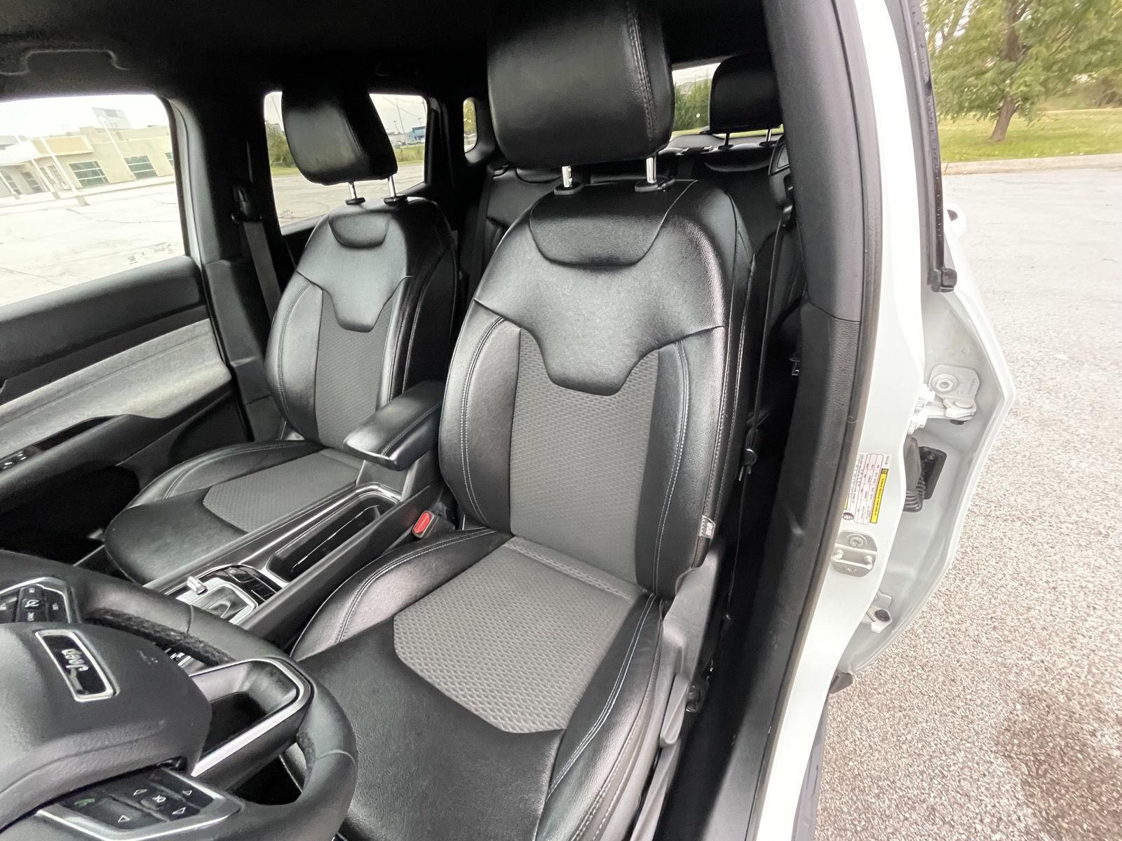 Vehicle photo 18