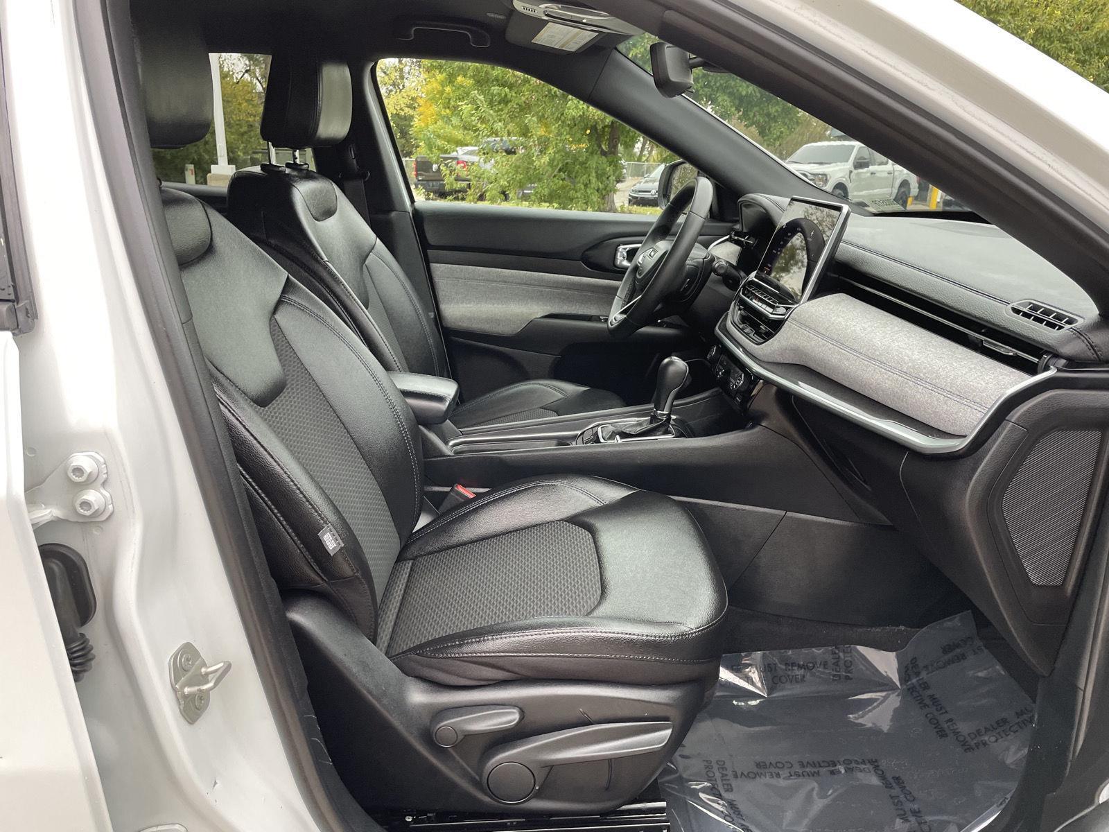 Vehicle photo 18