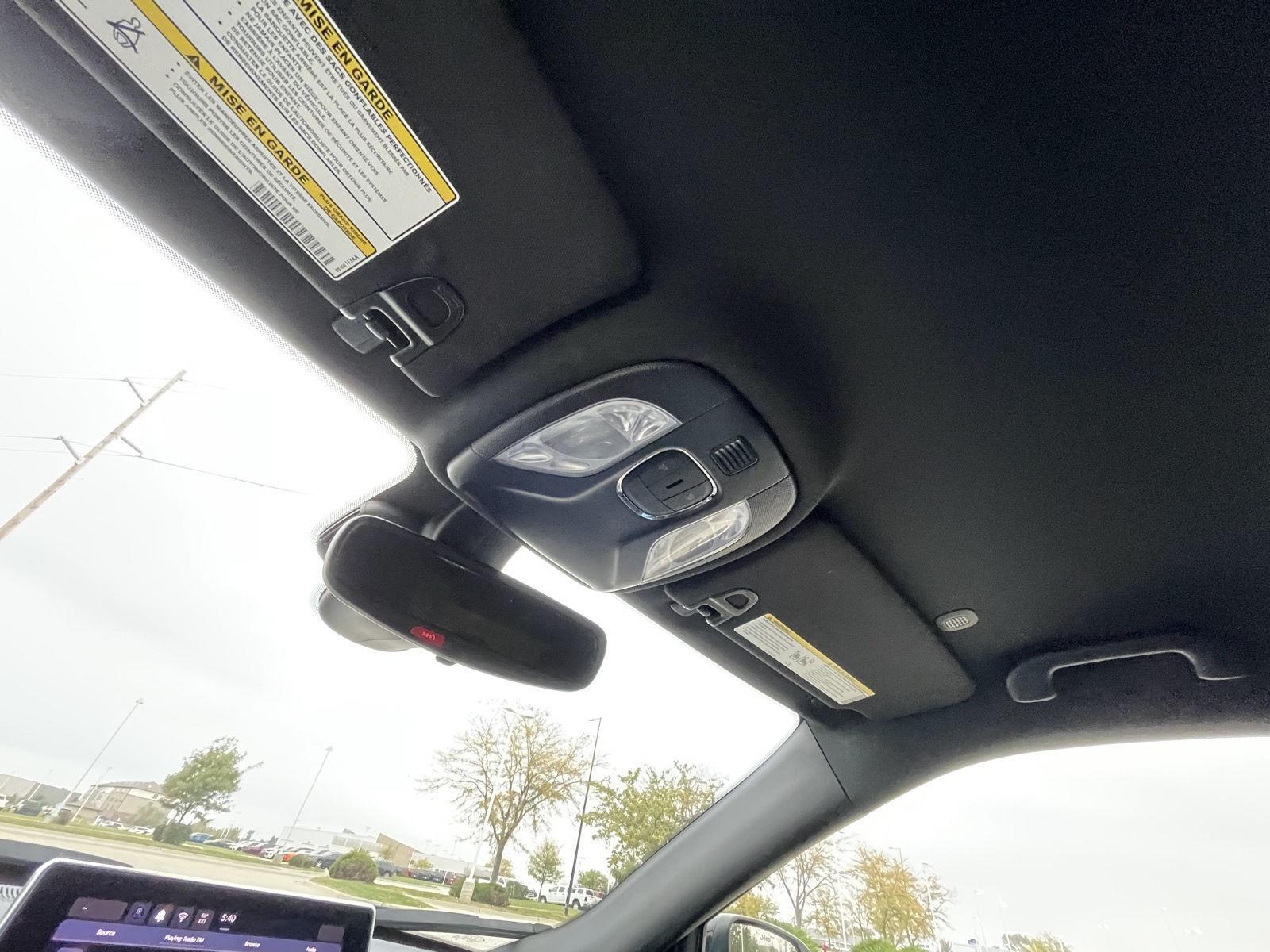 Vehicle photo 21