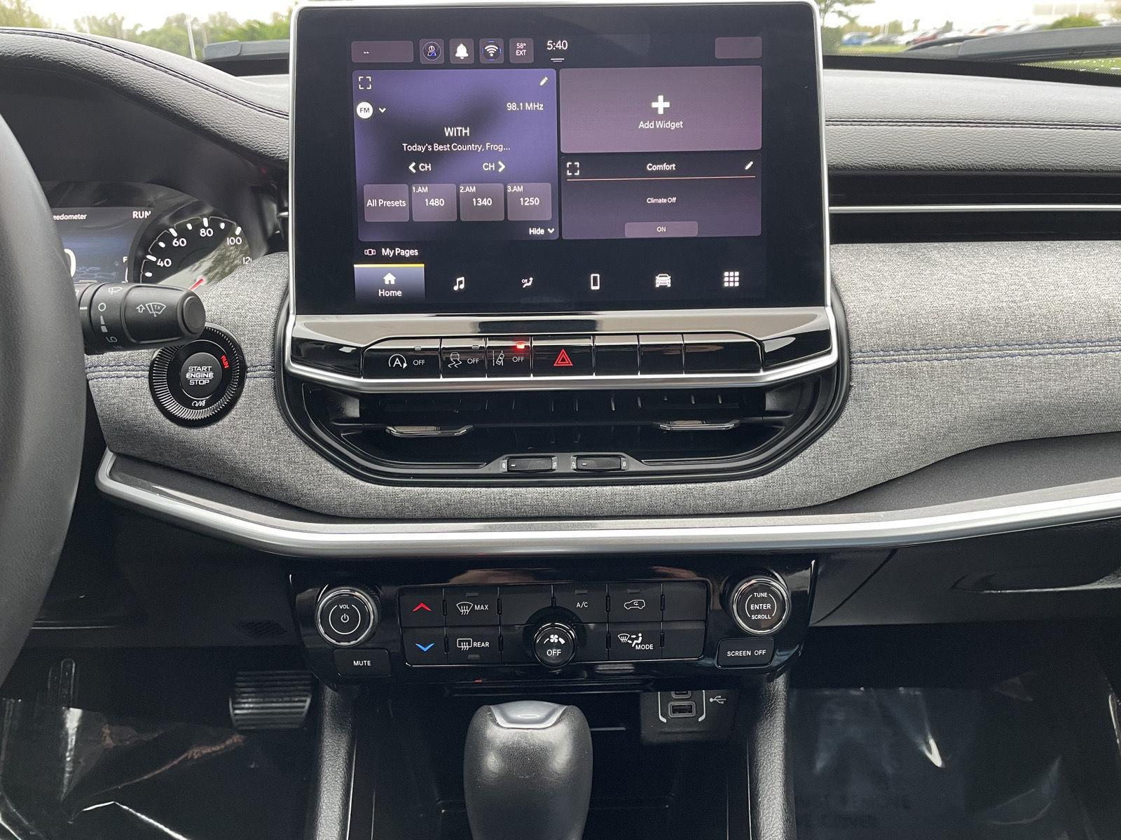 Vehicle photo 21