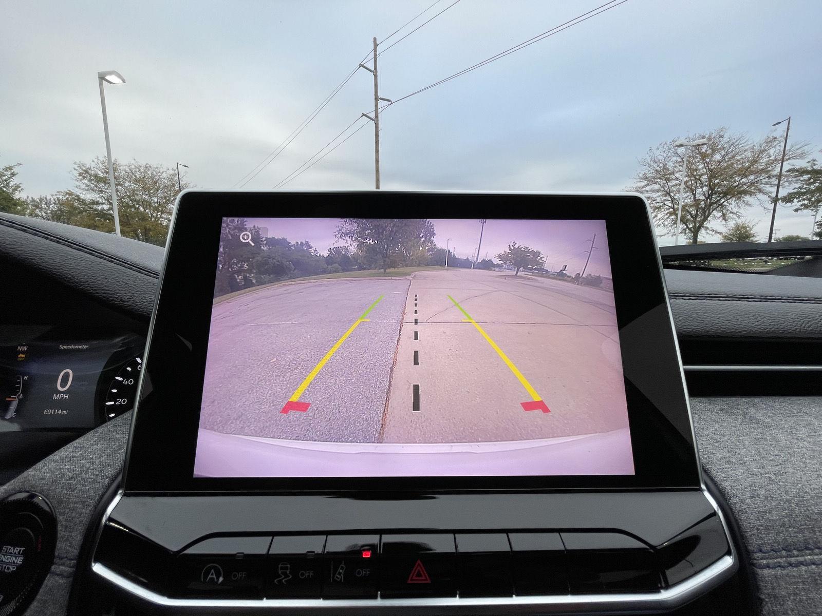 Vehicle photo 23