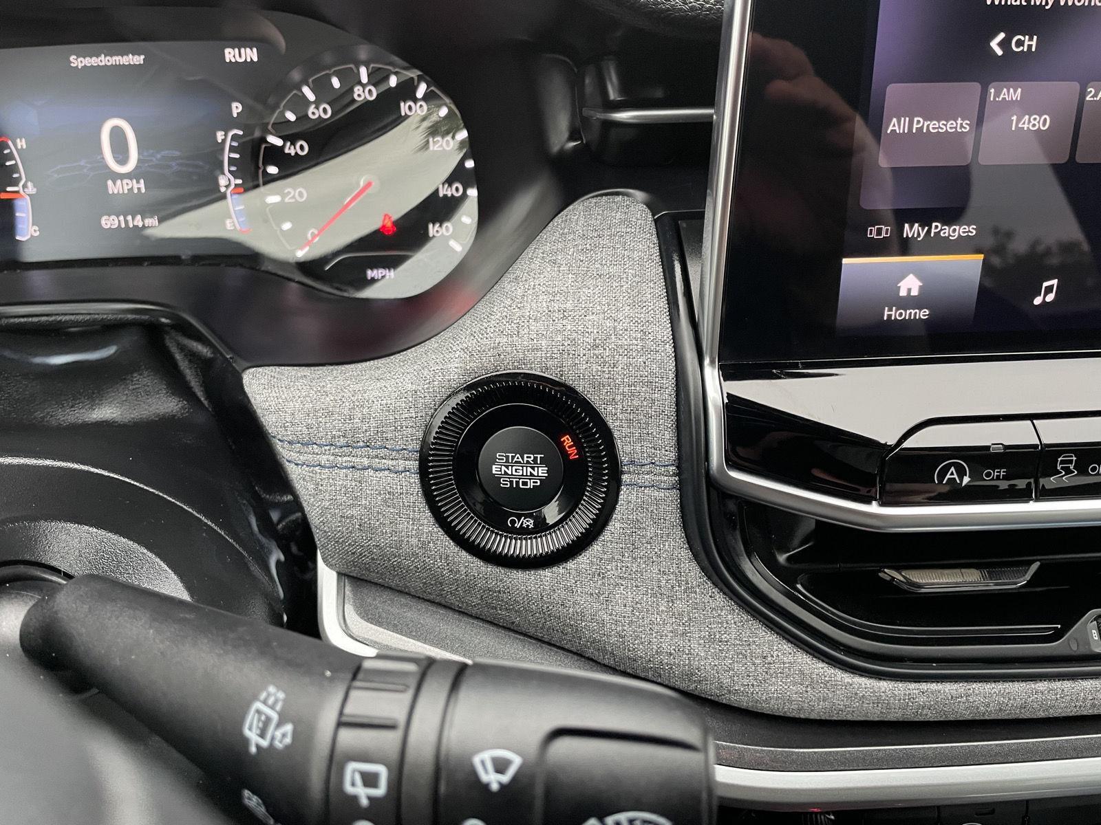 Vehicle photo 23