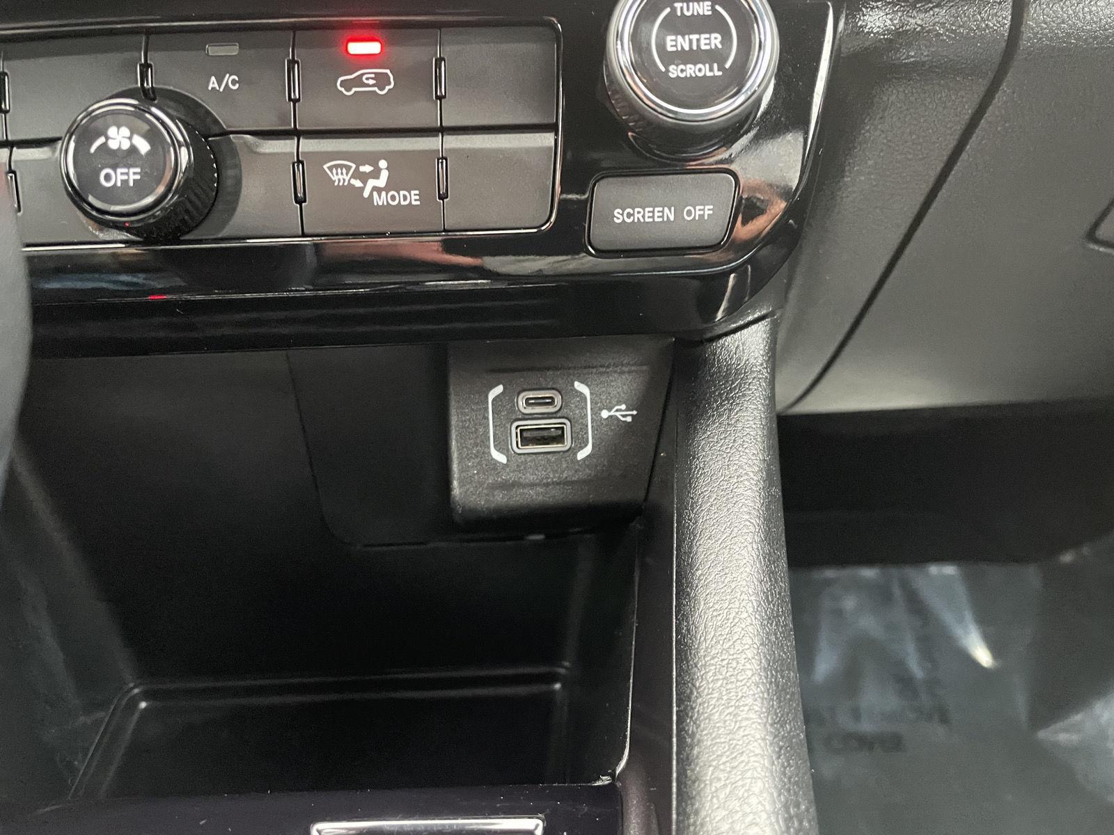 Vehicle photo 27