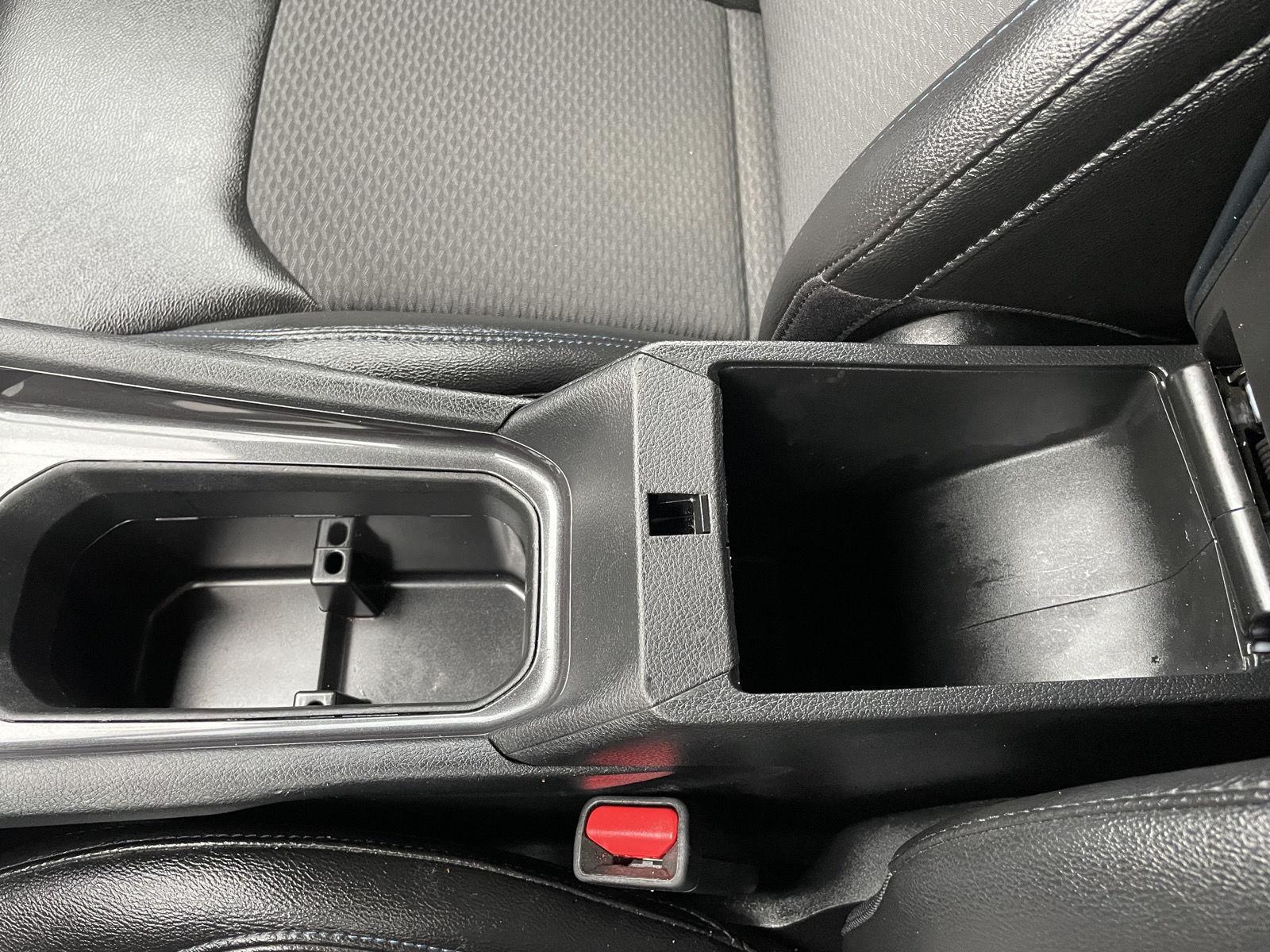 Vehicle photo 30