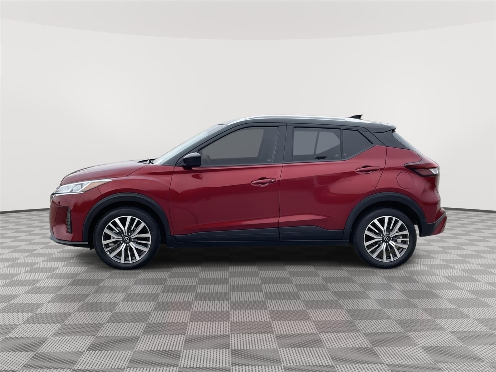 Vehicle photo 2