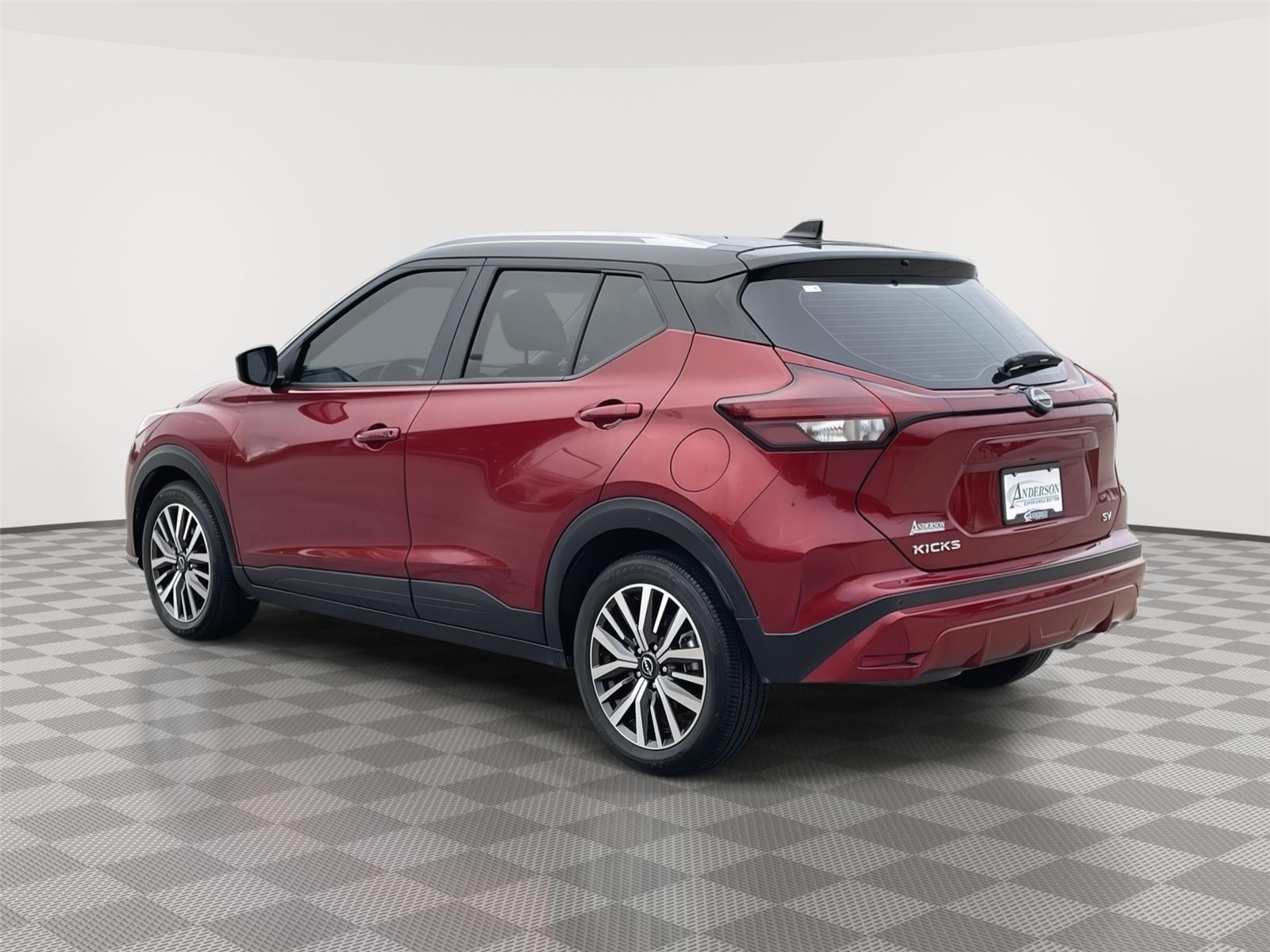 Vehicle photo 9