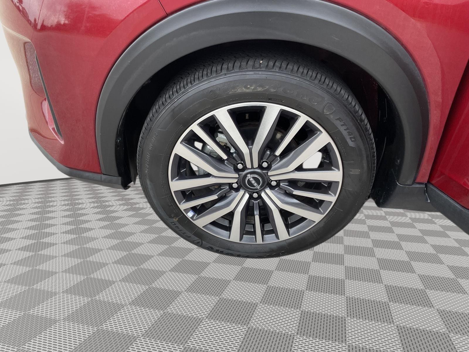 Vehicle photo 10