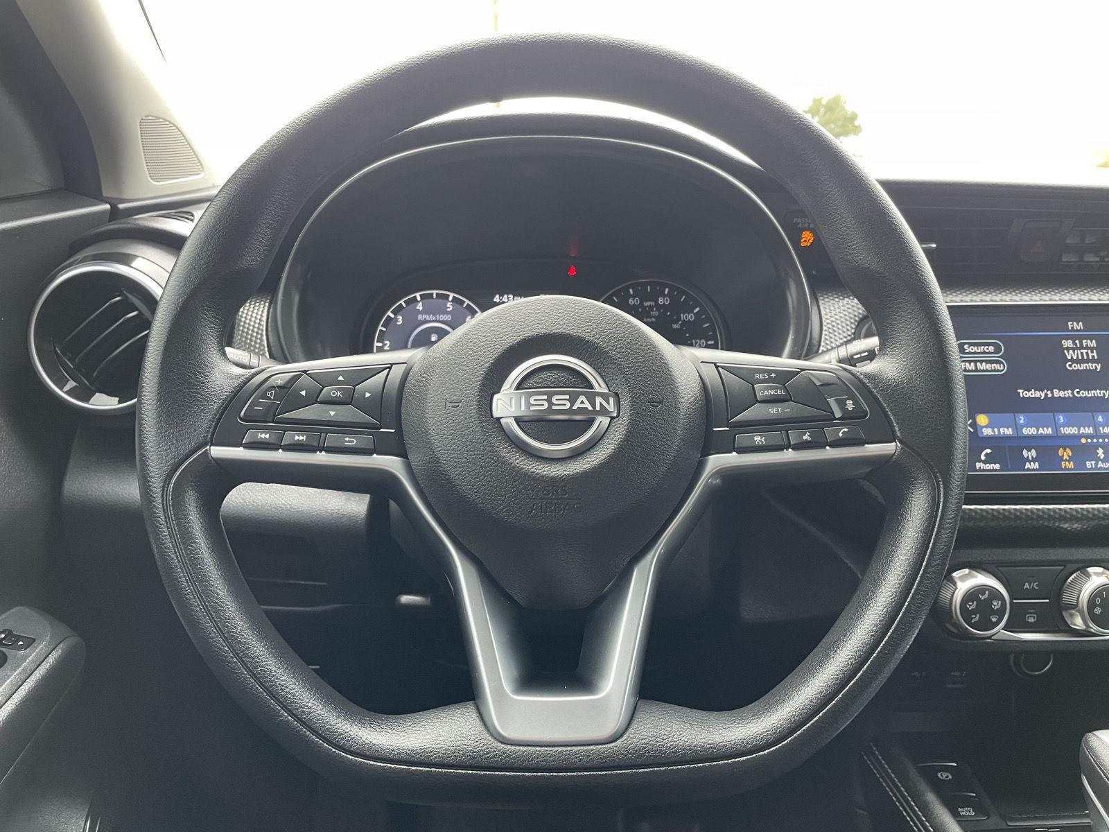 Vehicle photo 12