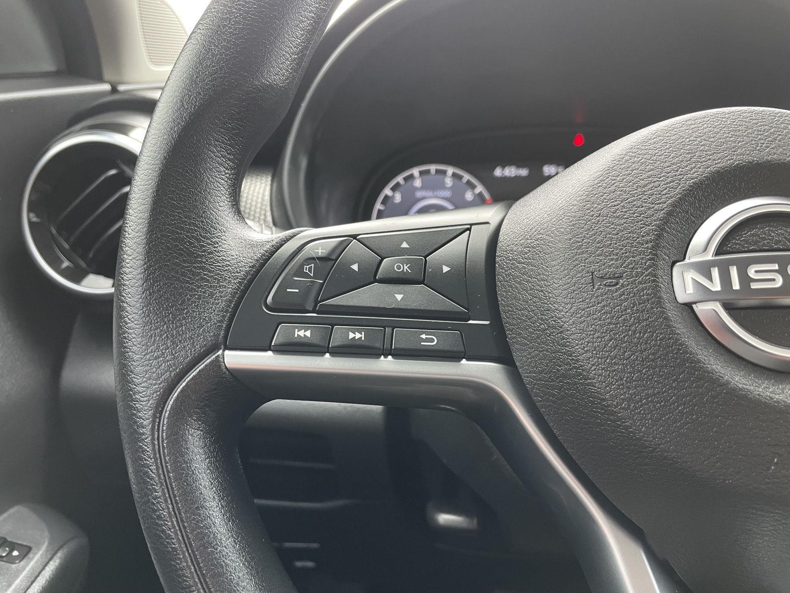 Vehicle photo 13