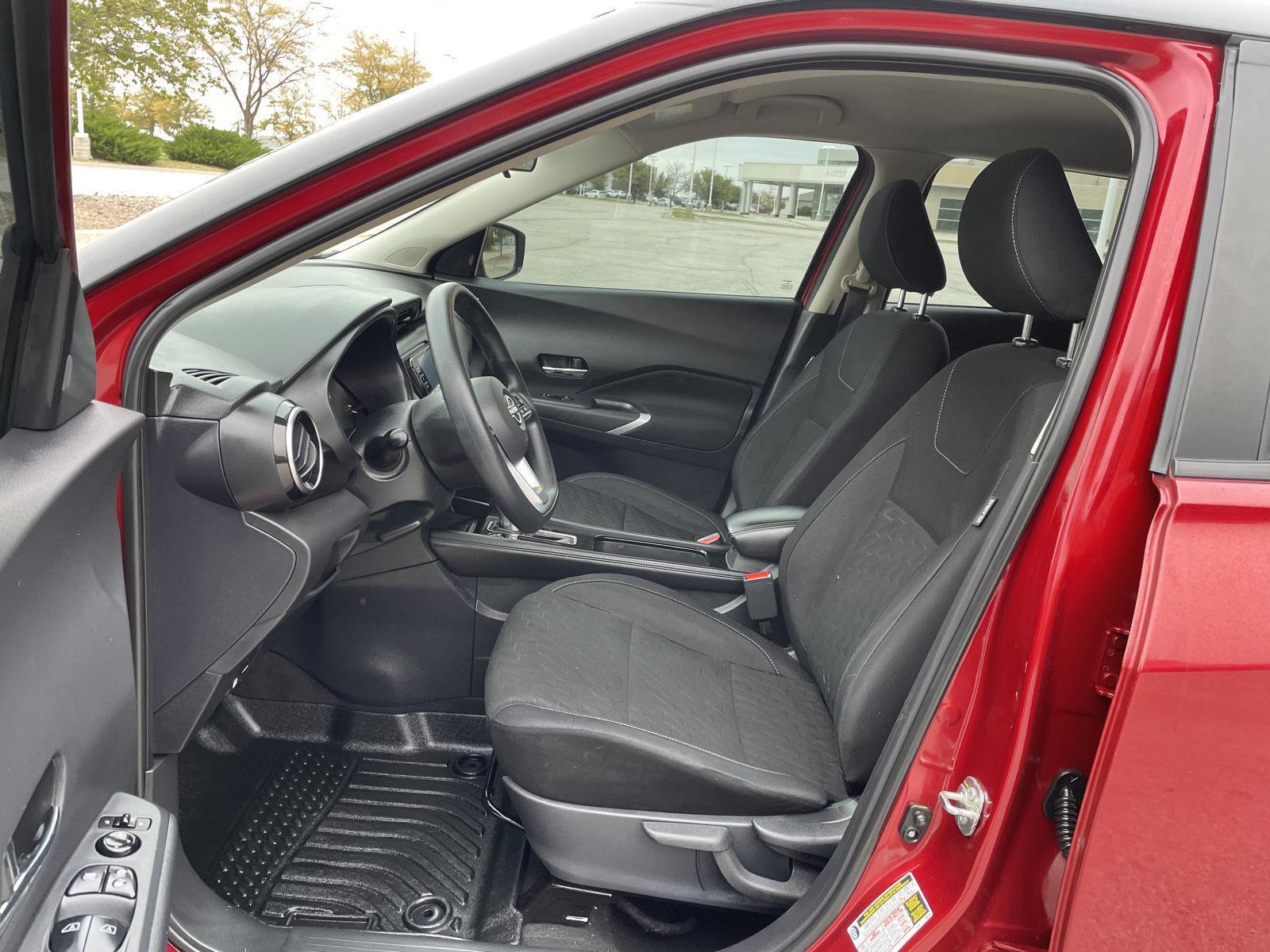 Vehicle photo 17