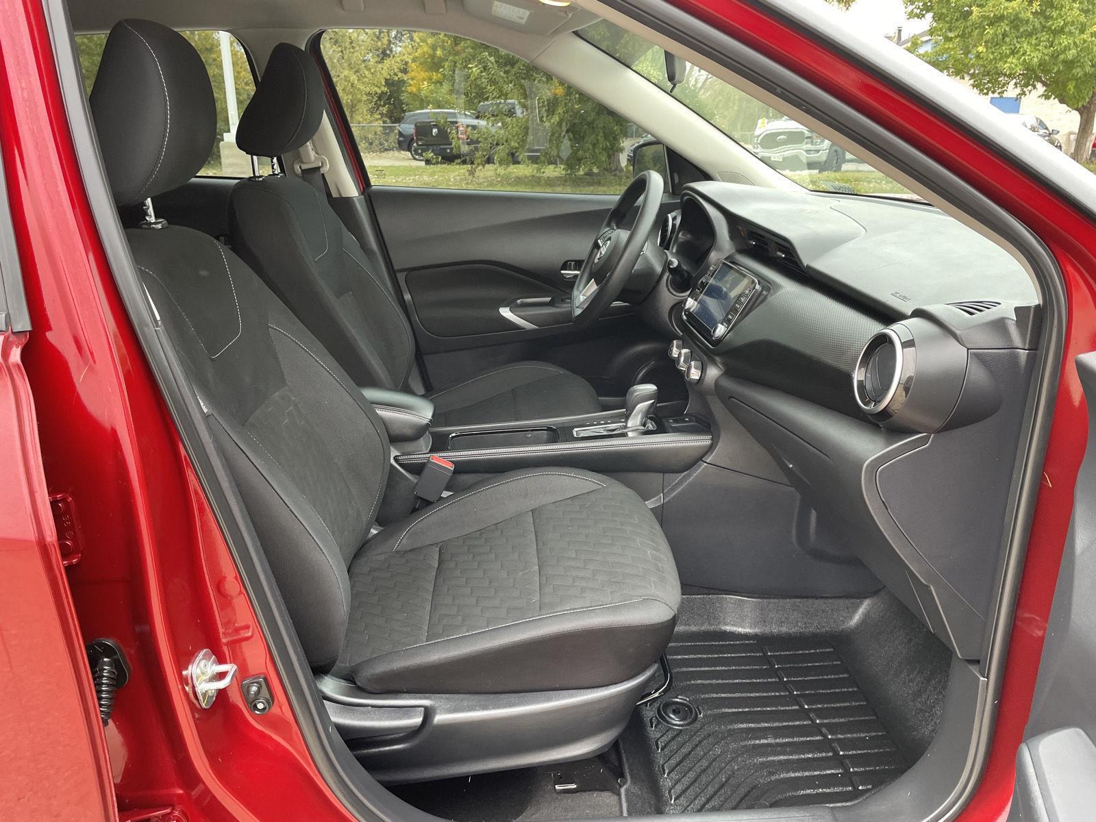 Vehicle photo 19