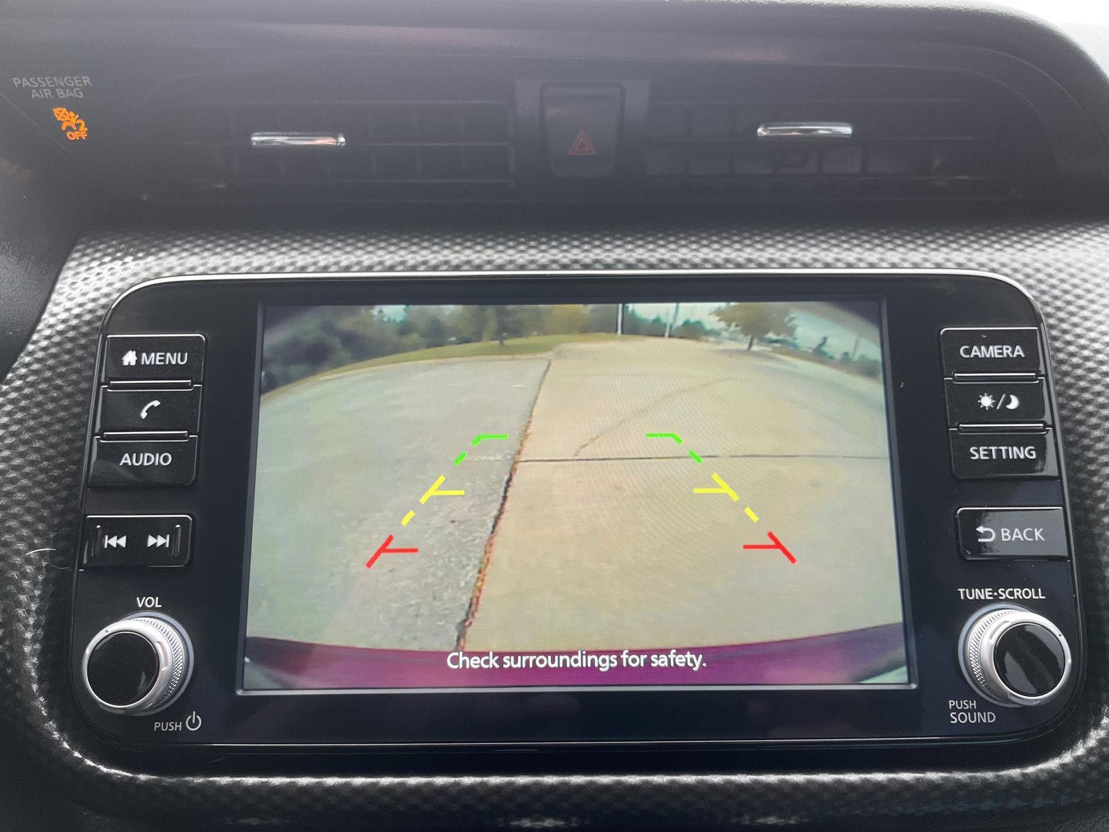 Vehicle photo 23