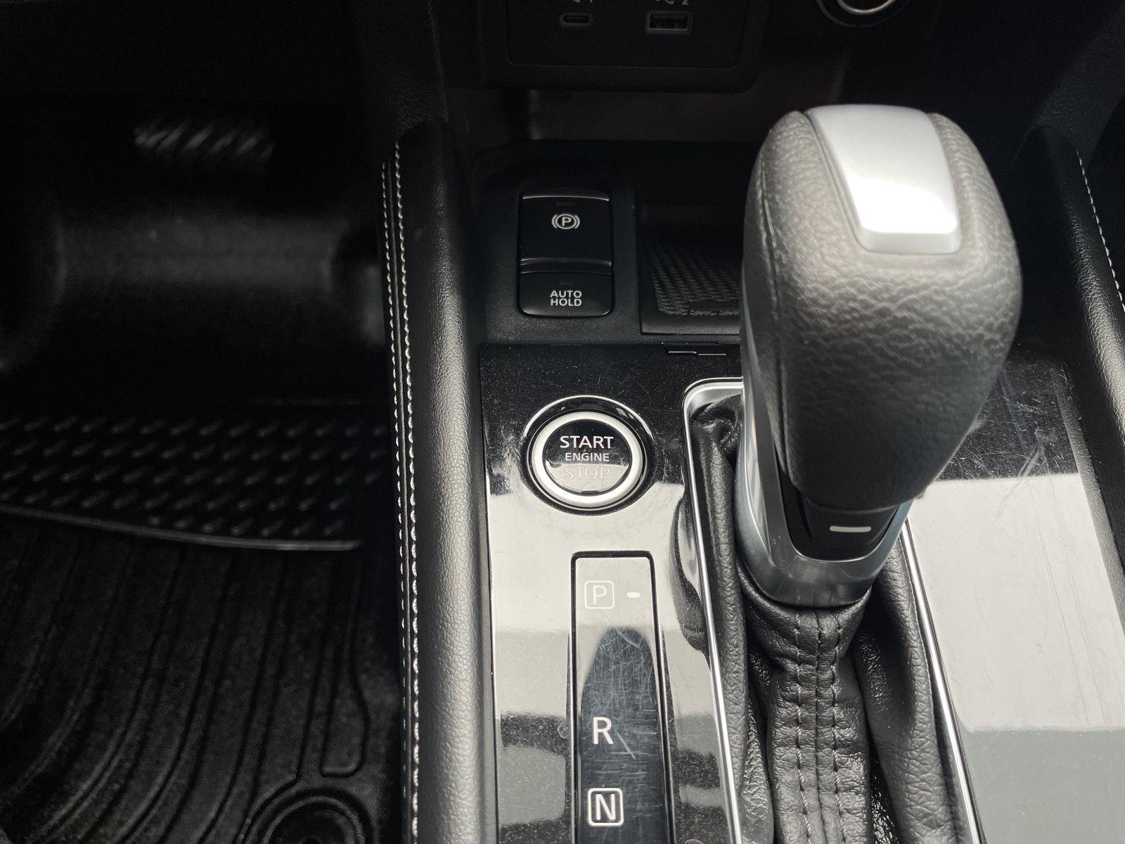 Vehicle photo 24