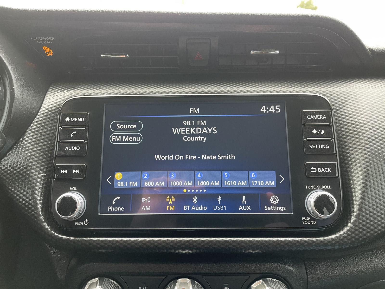 Vehicle photo 25