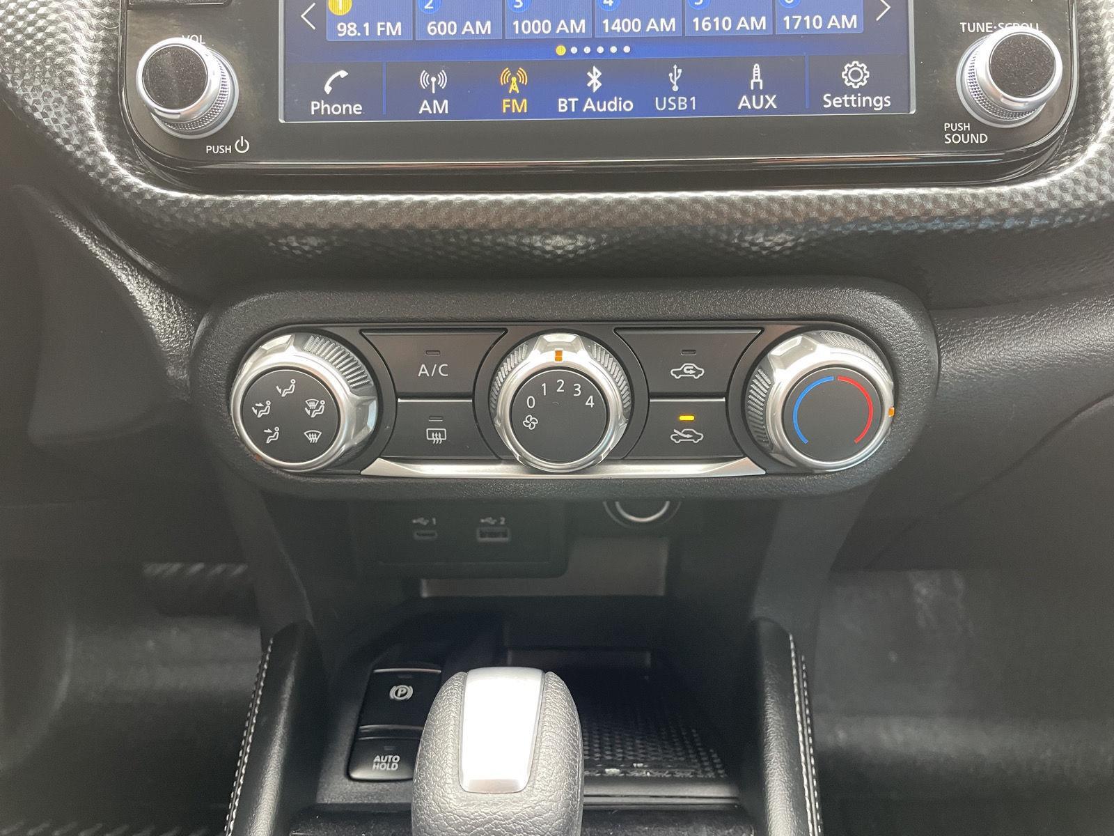 Vehicle photo 26