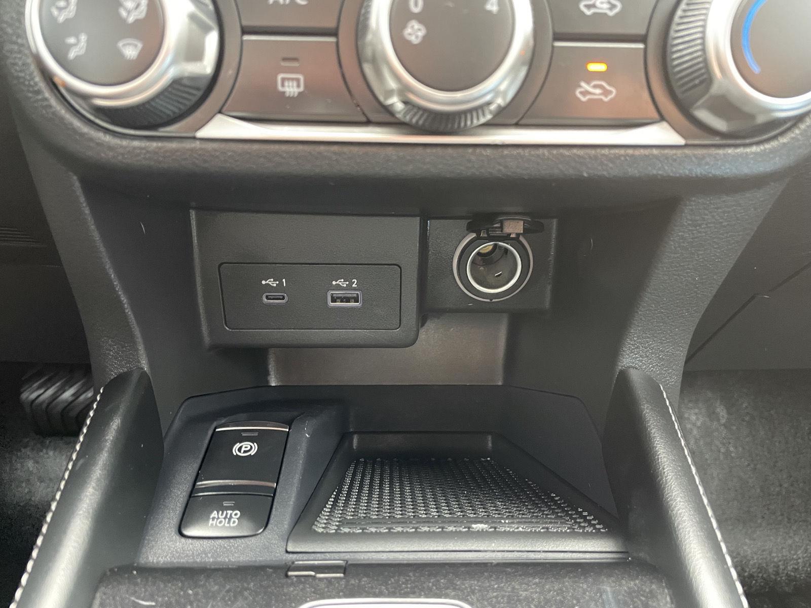 Vehicle photo 27
