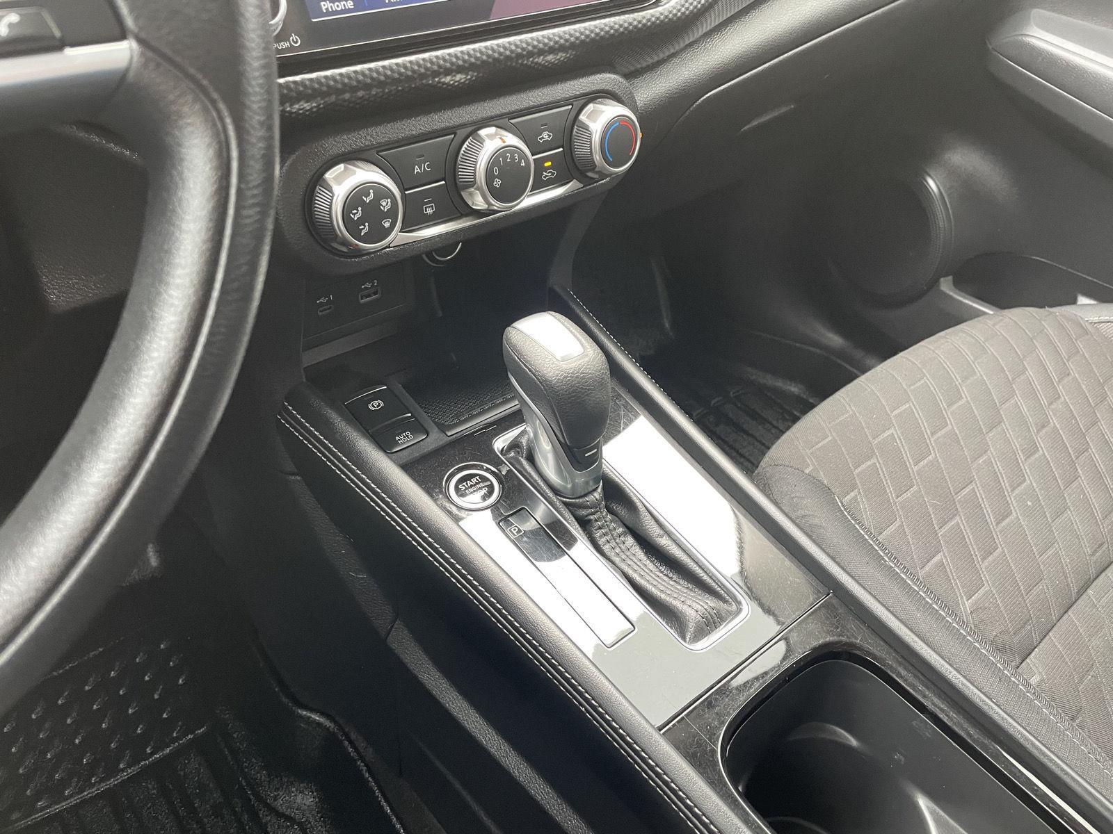 Vehicle photo 29