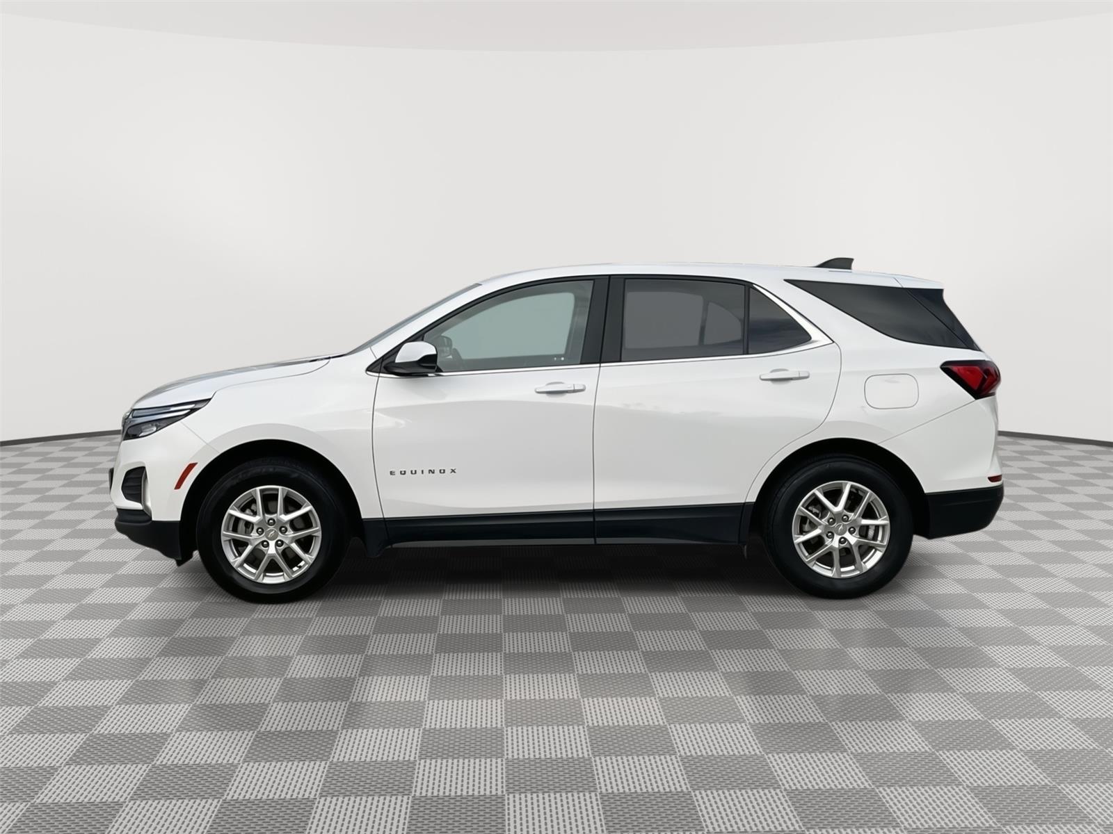 Vehicle photo 2
