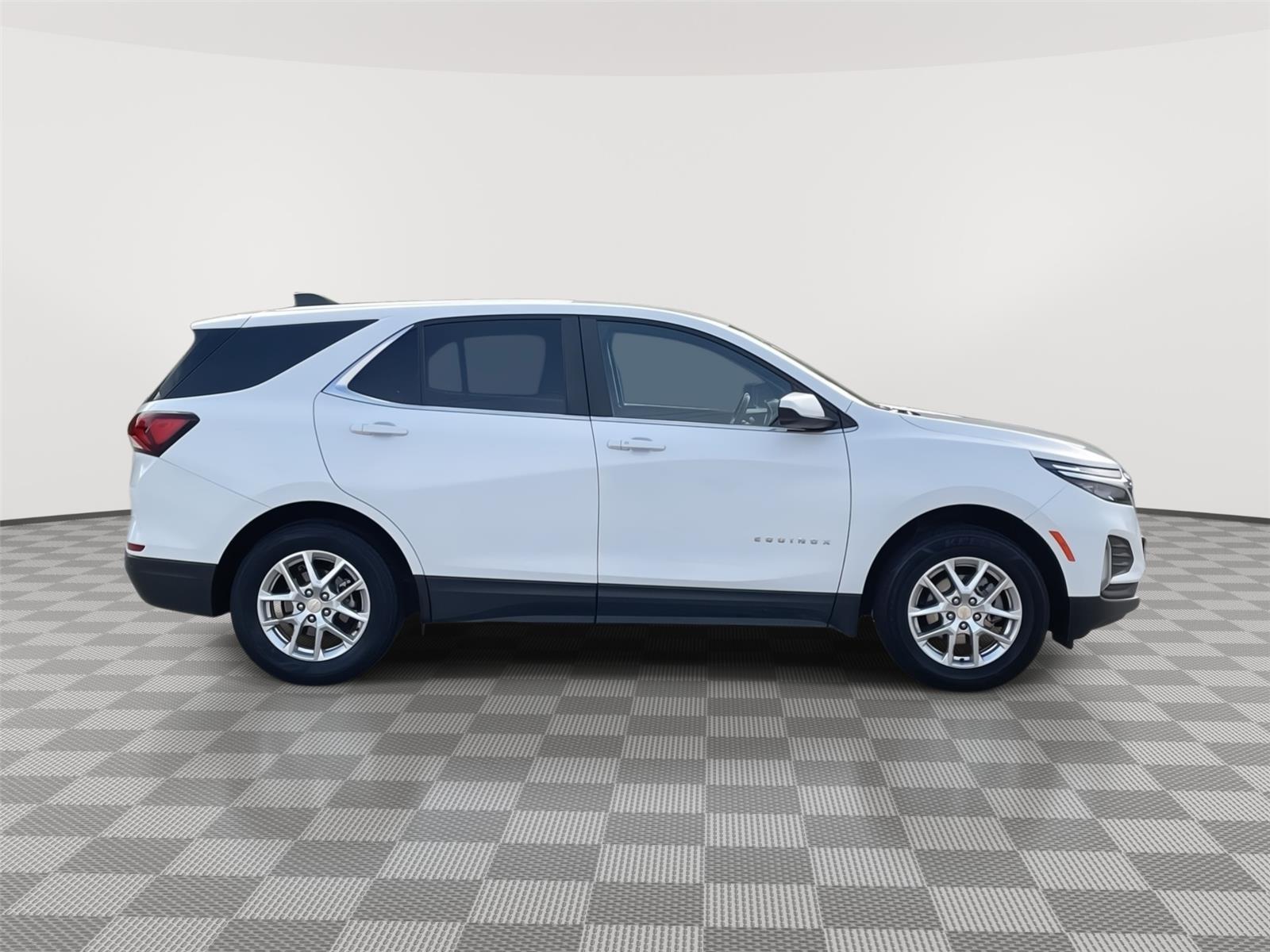 Vehicle photo 6