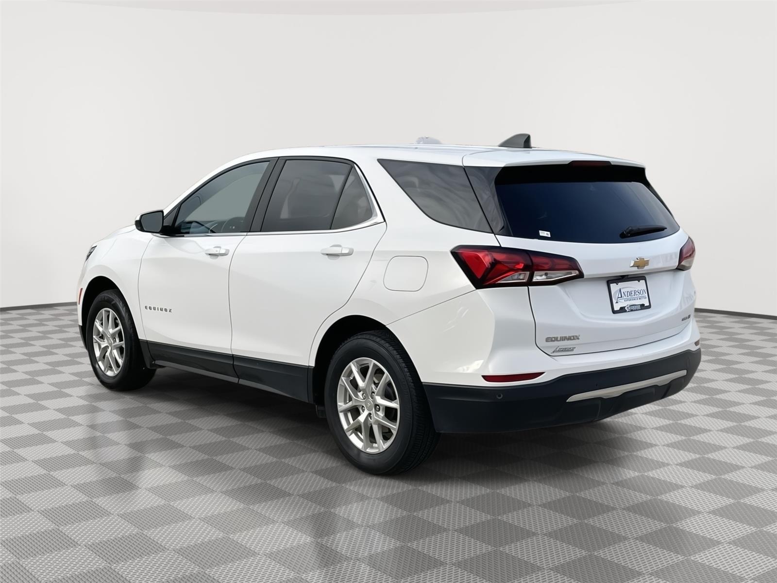 Vehicle photo 9