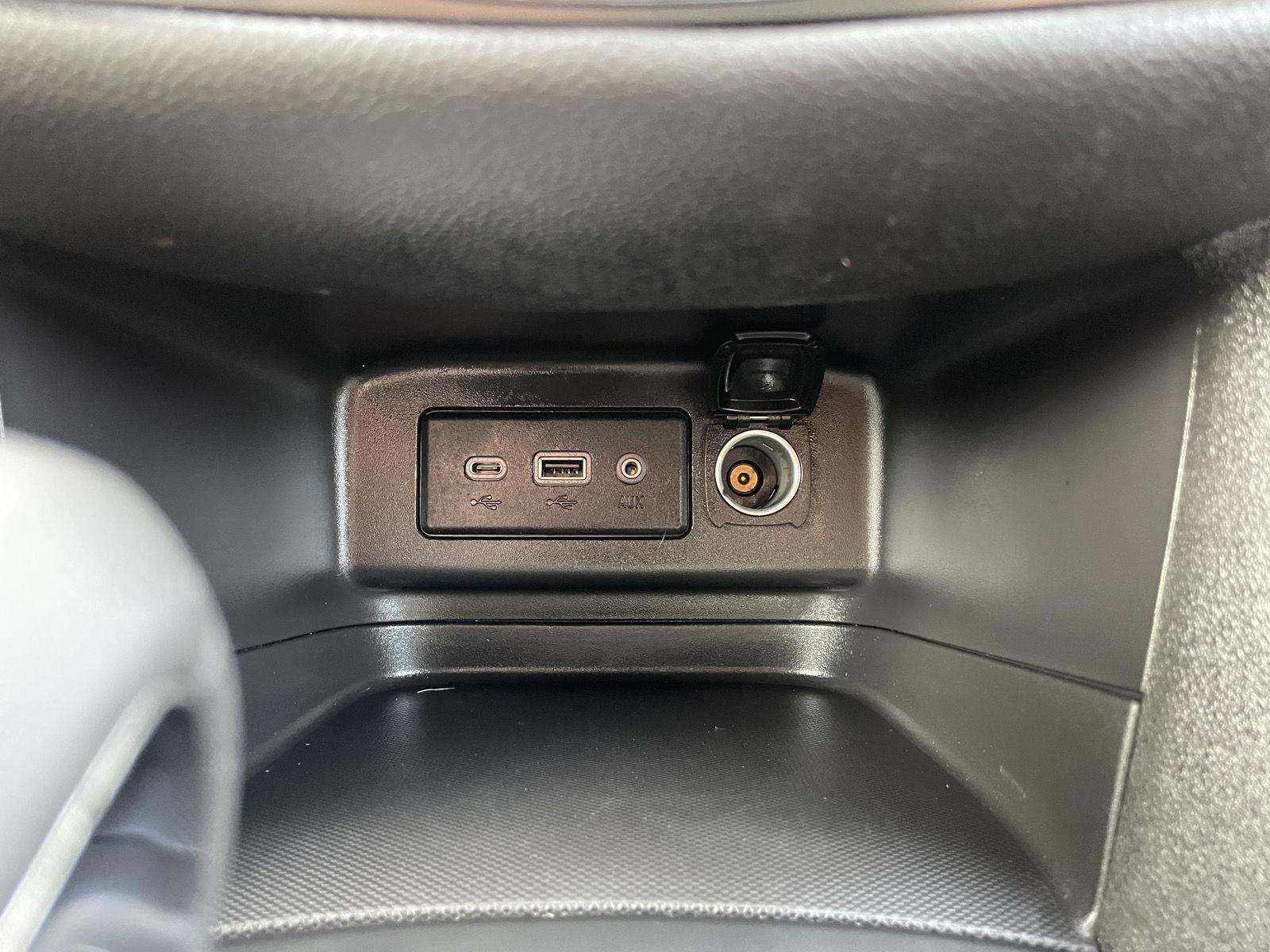 Vehicle photo 28
