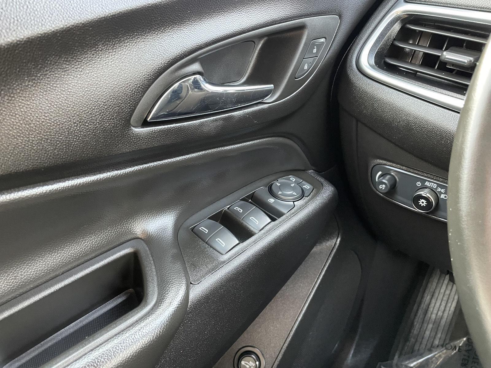 Vehicle photo 29