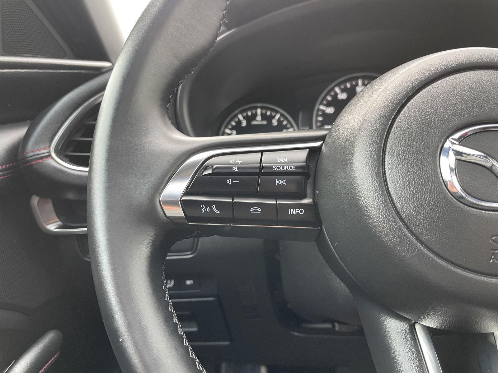 Vehicle photo 12