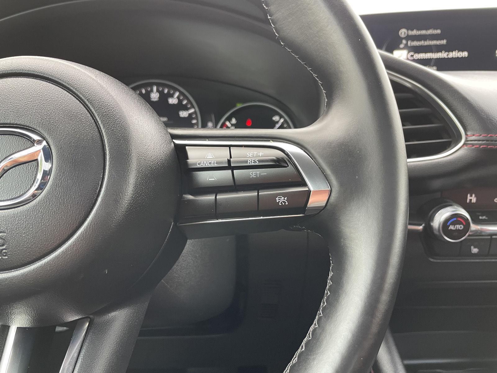 Vehicle photo 13