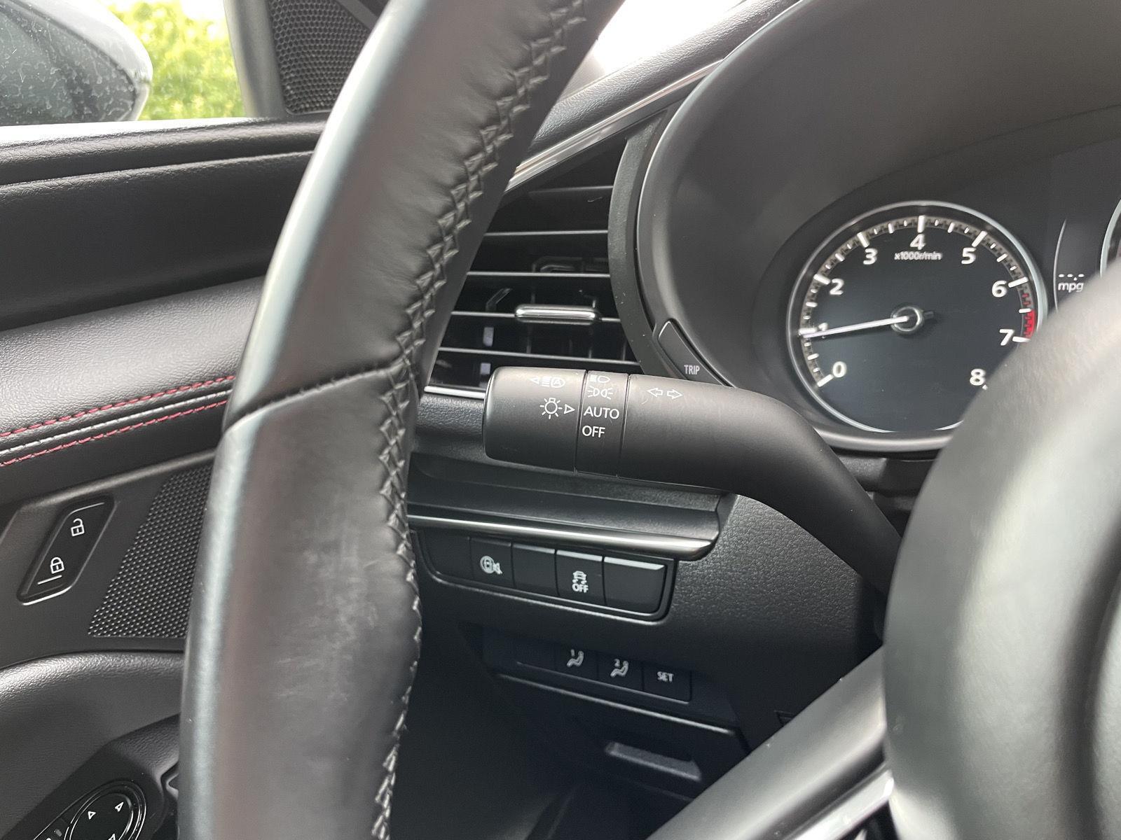 Vehicle photo 15