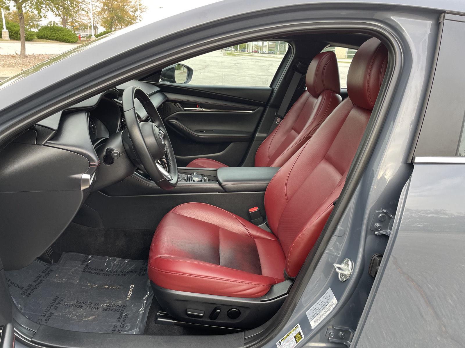 Vehicle photo 16