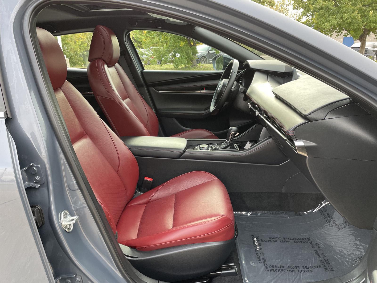 Vehicle photo 17