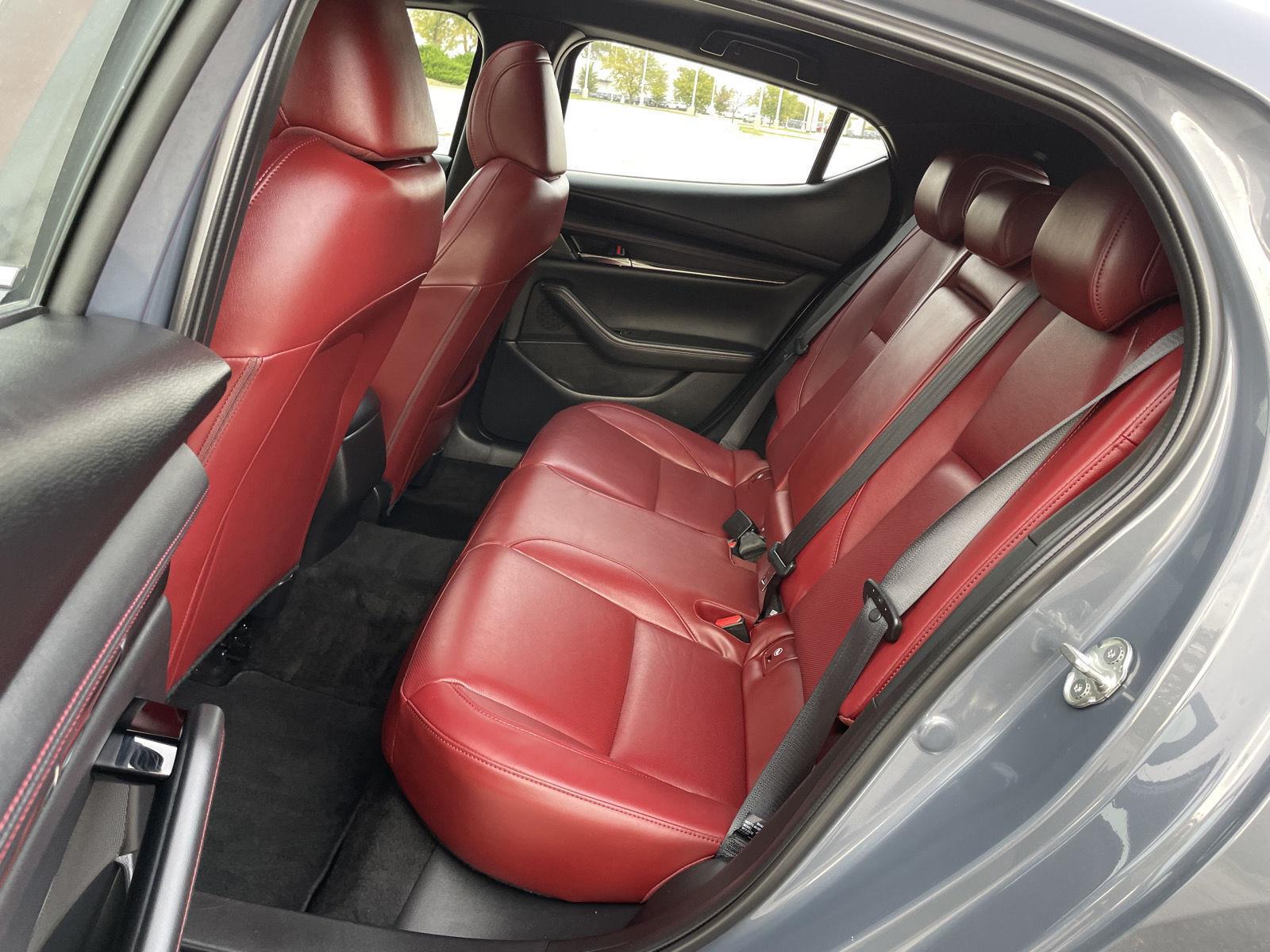 Vehicle photo 18